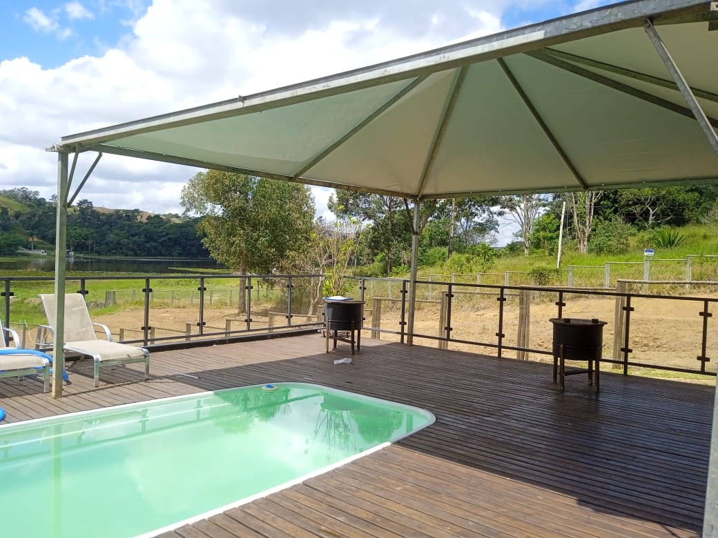 Tenda Calha Lona Branca para área de piscina