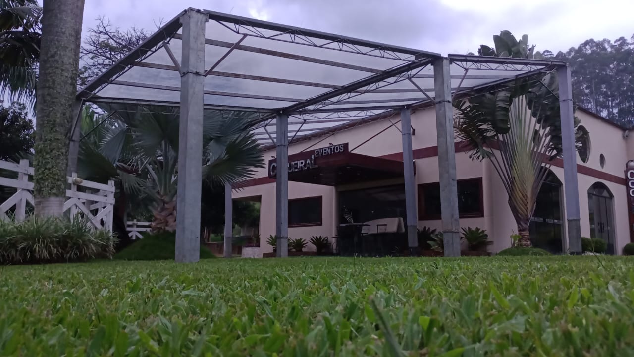 Avanço Lona Cristal Duas Águas para Jardim